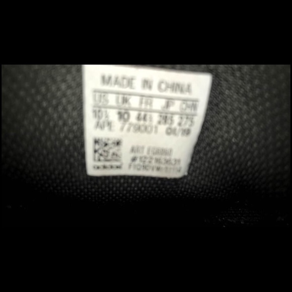 Yeezy 700 - Picture 7 of 7